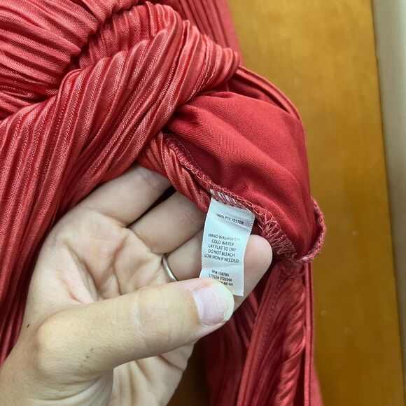 Willow and root Red Pleated long sleeve Blouse with Tie Detail - Picture 5 of 6